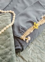 شرشف صلاة لف ازرق بالورد الاويا اصفر و ابيض الفاخر