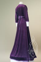 قفطان مغربي بنفسجي مع حزام أنيق