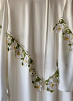 شرشف صلاة سستة سحاب أبيض وكروشيه فاخر ورود