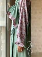 شرشف صلاة رسم باتيك لف اخضر و بنفسجي و الطرحة مثبت...