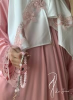 شرشف صلاة بصلي وردي لف مزين بالأويا