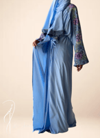 شرشف صلاة رسم باتيك لف ازرق و الطرحة مثبتة .