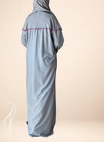 شرشف صلاة سستة ازرق فاتح على رمادي مزين بالكروشي م...