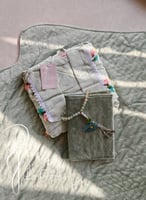 شرشف صلاة لف أخضر زيتي بالكروشيه و الورد الاويا ال...