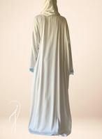 شرشف صلاة ابيض اويا ورد ازرق