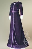قفطان مغربي بنفسجي مع حزام أنيق