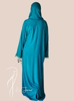 شرشف صلاة لف أزرق مزين بأويا يدوي اخضر و ازرق من ل...