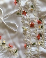 شرشف صلاة لف ابيض بالكروشبه و الورد الاويا و الطرح...