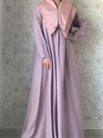 جلابية موف فاتح لفندر مع حولا مقصبة