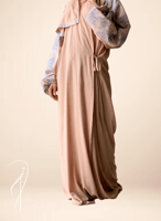 شرشف صلاة رسم باتيك لف بيج غامق و الطرحة مثبتة .