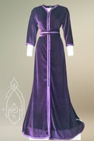 قفطان مغربي بنفسجي مع حزام أنيق
