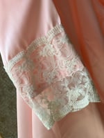 بيجامة حرير وردي درابيه