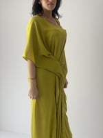 فستان حرير اخضر درابيه فري سايز يلبس بعدة طرق طوبي