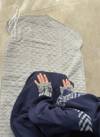 شرشف صلاة سحاب ازرق غامق كحلي و الطرحة مثبتة.