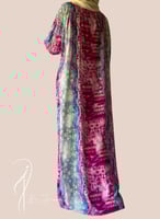 شرشف صلاة لف مرد فوشي تاي اند داي و الطرحة مثبتة .