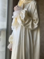 شرشف صلاة دانتيل سكري سحاب و الطرحة مثبتة.