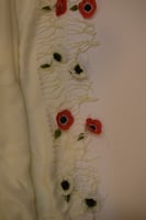 طرحة بيضاء بالكروشيه اويا التركي ورد ابيض و احمر