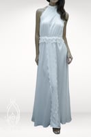 قميص نوم وروب ابيض حرير و دانتيل