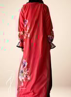 شرشف صلاة لف منقوش فوشي واسود و الطرحة مثبتة .