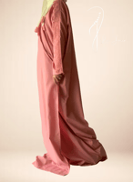 شرشف صلاة لف جبير وردي و الطرحة مثبتة .