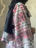 شرشف صلاة وردي سستة و الطرحة منفصلة .