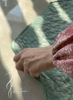 شرشف صلاة باتيك لف مفتوح باستيل تفني فاتح الطرحة ن...