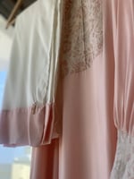 شرشف صلاة باتيك سستة وردي طرحة منفصلة