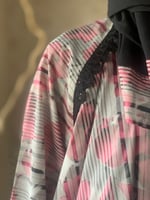 شرشف صلاة وردي سستة و الطرحة منفصلة .