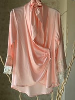 بيجامة حرير وردي درابيه