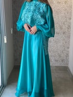 فستان تفني مع قطعة مشغولة