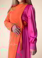 فستان فوشي وبرتقالي