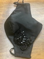 كمامة سهرة سوداء مع تطريز كريستال ميديم