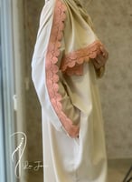 شرشف صلاة لف جبير خربزي و الطرحة مثبتة .