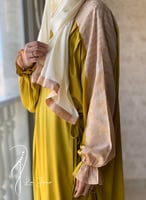 شرشف صلاة لف رسم باتيك اصفر كموني الطرحة مثبتة