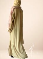 شرشف صلاة رسم باتيك لف بيج و الطرحة مثبتة .