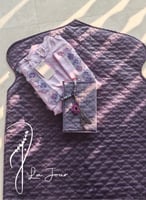 شرشف صلاة لف موف مزين بأويا بنفسجي و ابيض أنيق