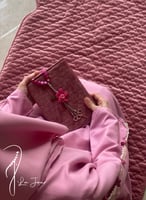 شرشف صلاة وردي بصلي سستة مزينة بالكروشيه الوردي