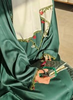 شرشف صلاة سستة أخضر غامق مزين بالكروشيه و الورد ال...