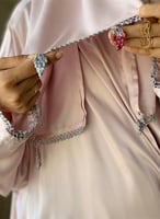 جلابية صلاة لف دستي بنك على موف مزين بالكروشيه عنا...