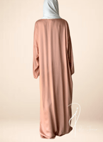 شرشف صلاة لف لحمي على بيج مزين بالكروشيه و الورد ا...