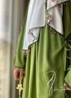 شرشف صلاة لف أخضر مزين بالكروشيه و الورد الاويا