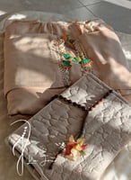 شرشف صلاة لف بصلي على بني باستيل مزين بورد الاويا