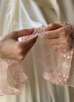 شرشف صلاة اويا ورد وردي لف اوف وايت و الطرحة مثبتة