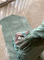 227007 شرشف صلاة رسم باتيك لف اخضر و عودي و الطرحة...