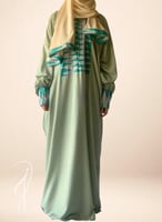 شرشف صلاة باتيك سستة اخضر الطرحة مثبتة .