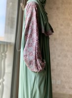 شرشف صلاة رسم باتيك لف اخضر و بنفسجي و الطرحة مثبت...