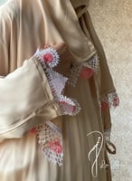 شرشف صلاة بيج ستان اويا لف و الطرحة مثبتة.