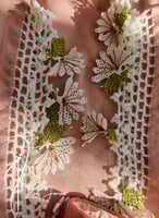 شرشف صلاة بنى على وردي مزين بالكروشيه و الورد الاو...