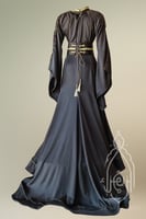 قفطان مغربي فاخر باللون الأسود والتطريز الذهبي مع...