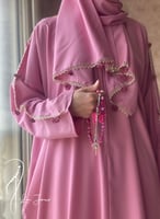 شرشف صلاة وردي بصلي سستة مزينة بالكروشيه الوردي